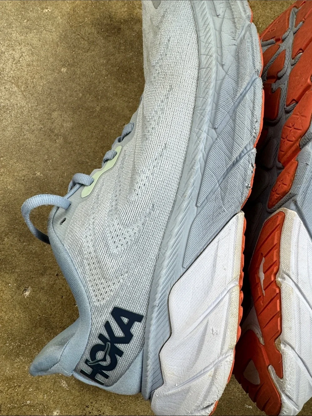 Hoka Arahi 6  Light Blue Lace-Up Running Shoes with Subtle Coral Accent Size: 9
